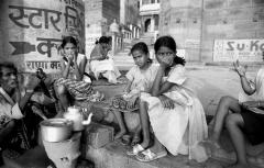 Varanasi (Uttar Pradesh)

In the ghat where you can buy tea.

Sur le ghat ou vous pouvez acheter un thé.